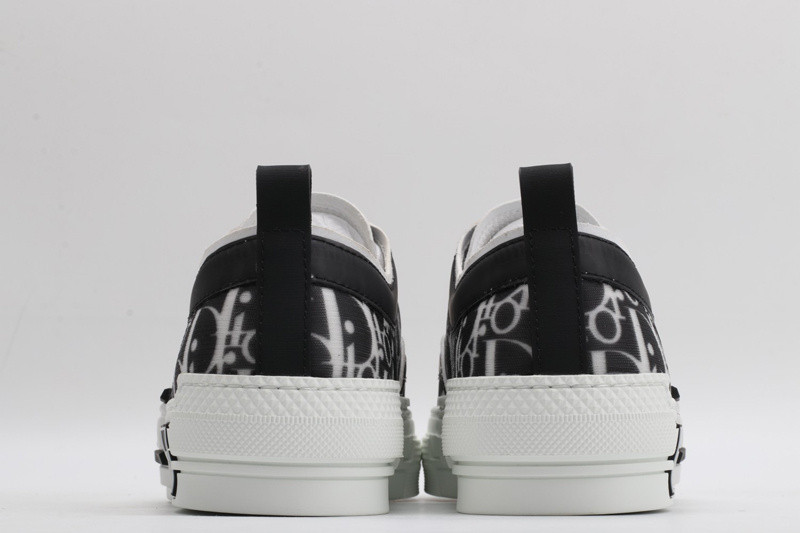 dio* x converse sneaker