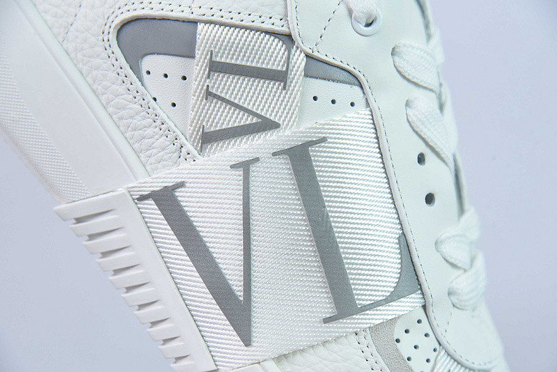 Va1e*ntin0 sneaker