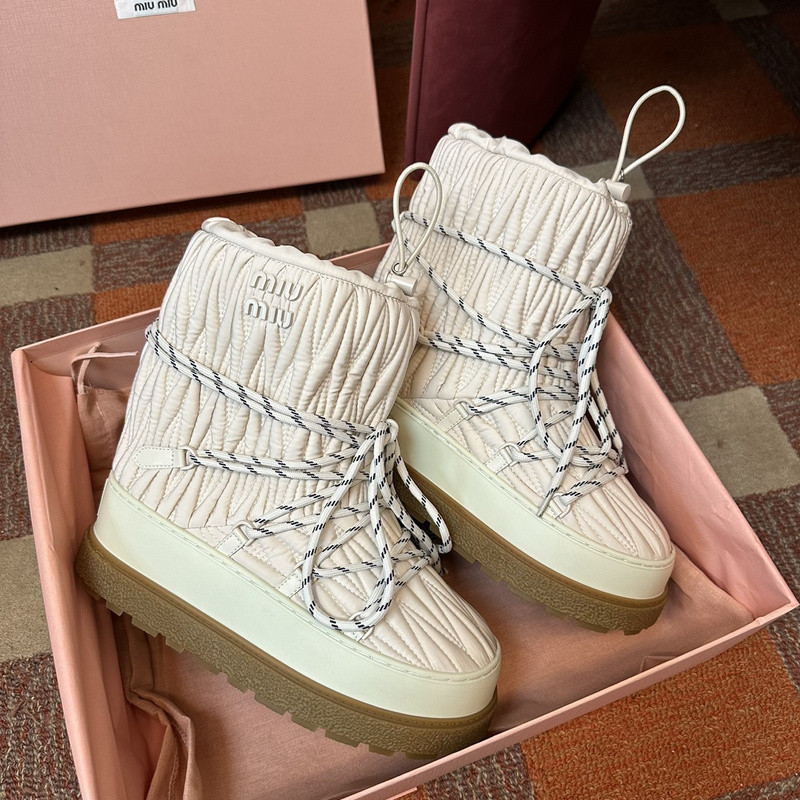 M1um1u sneaker