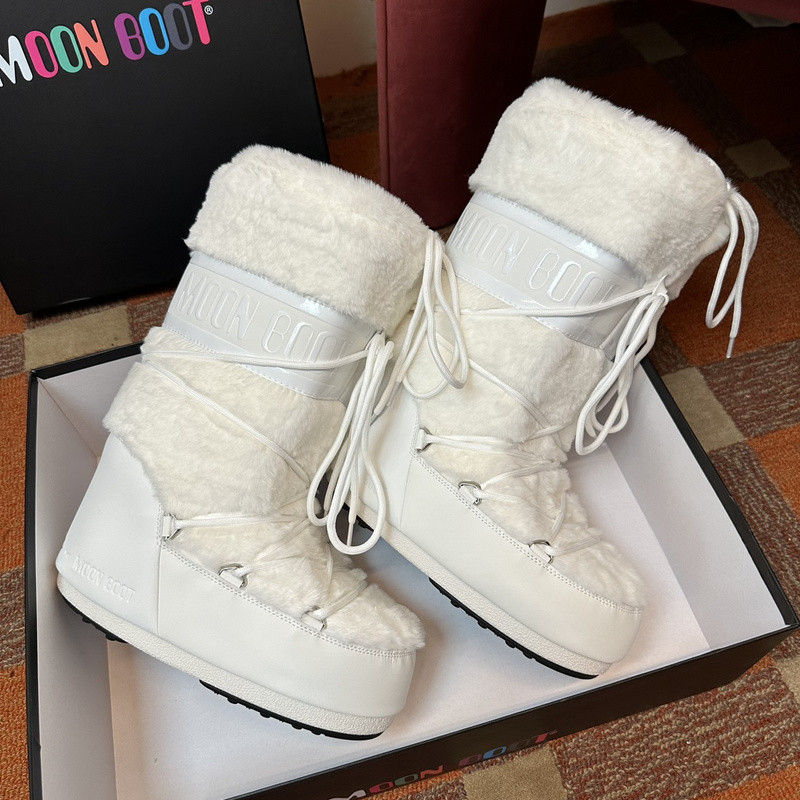 mOON bOOT