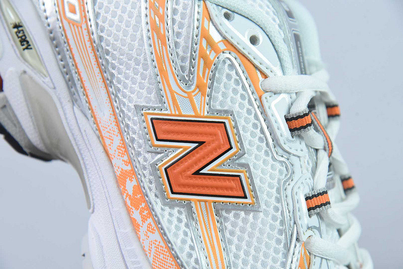 NEW BALANCE SNEAKER