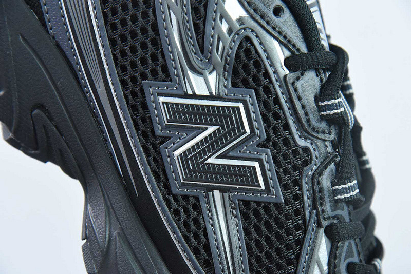 NEW BALANCE SNEAKER
