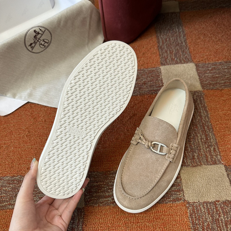 H**me5 sneaker