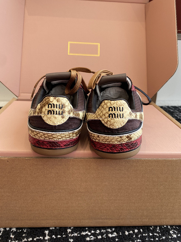 M1um1u sneaker
