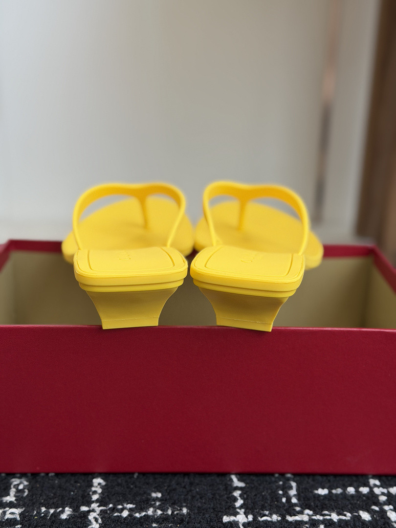 Gvc*1 SANDALS