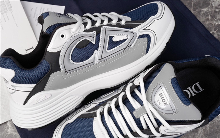 dio* sneaker