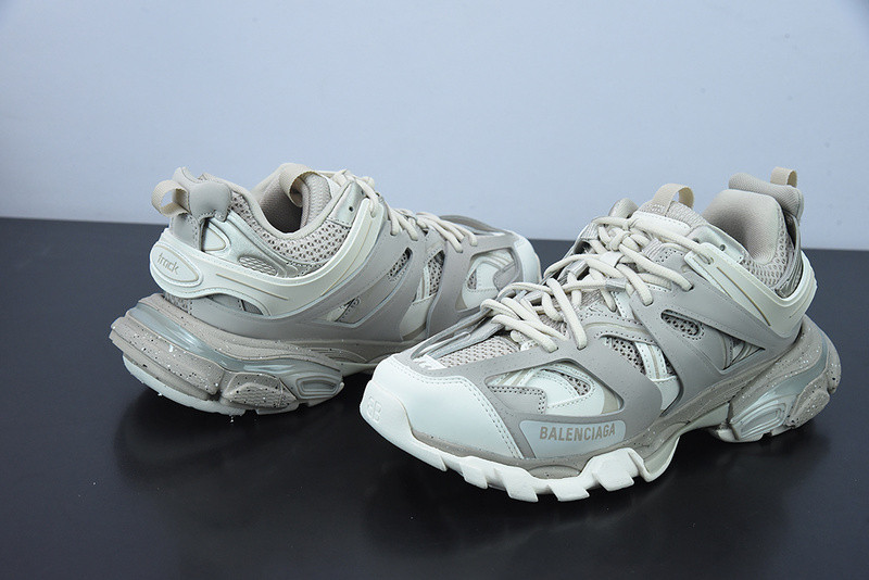 bc track sneaker