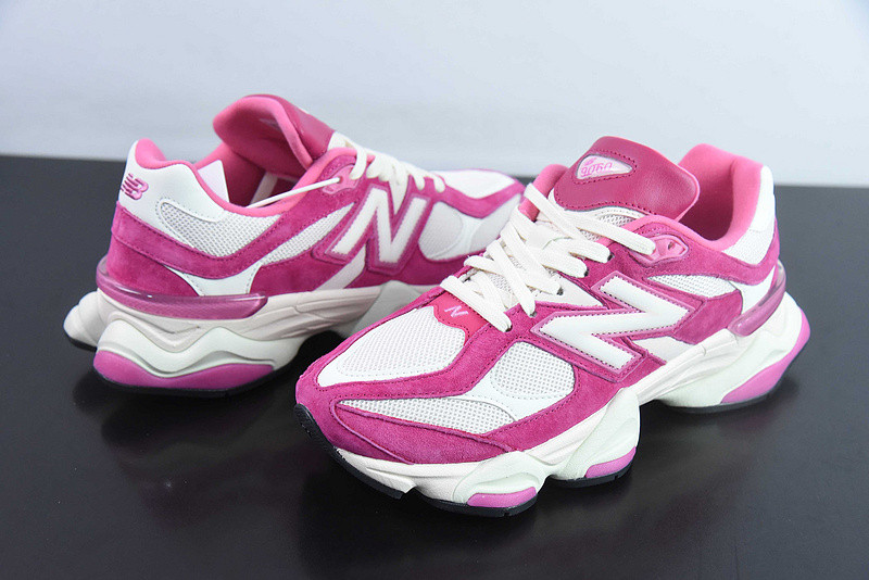 NEW BALANCE SNEAKER