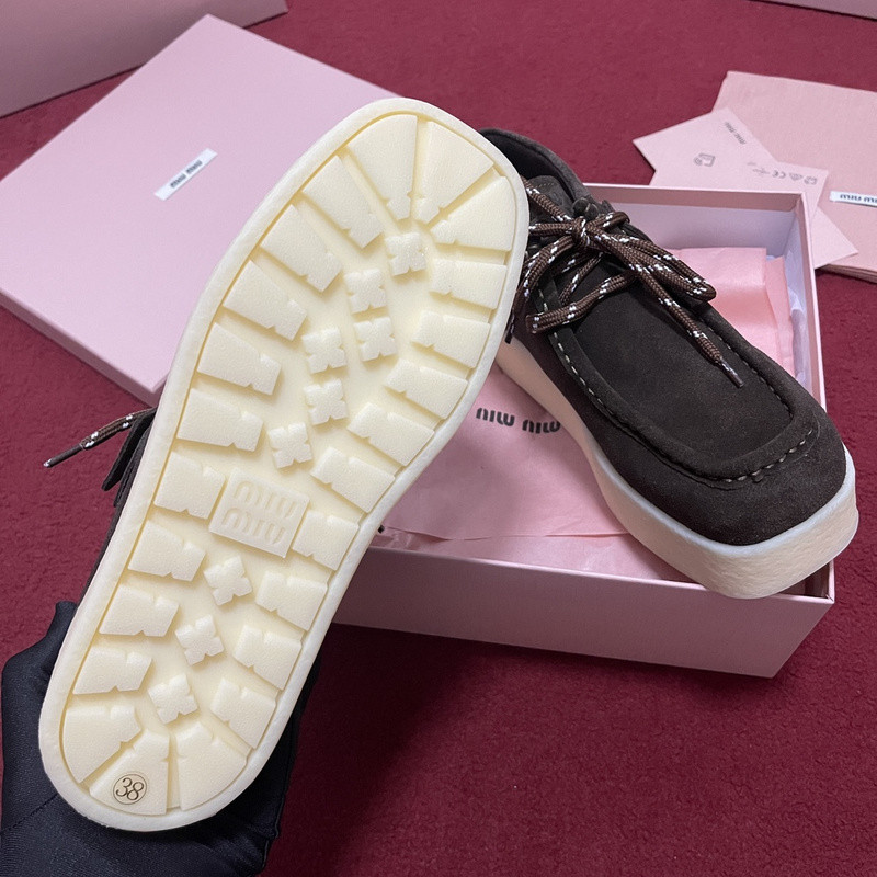M1um1u sneaker