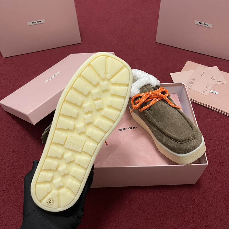 M1um1u sneaker