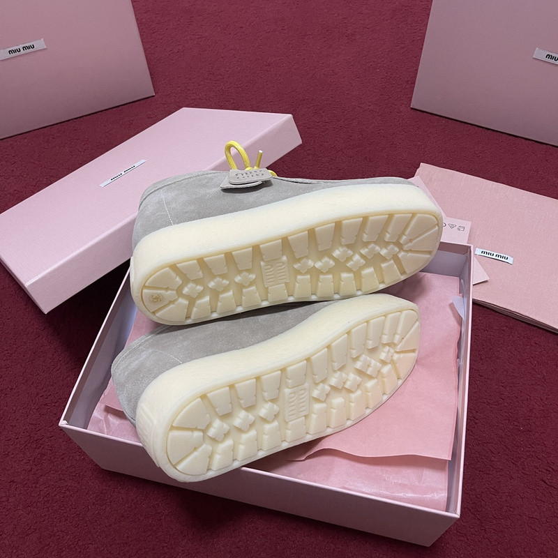 M1um1u sneaker