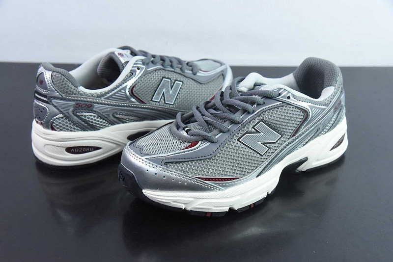 NEW BALANCE SNEAKER