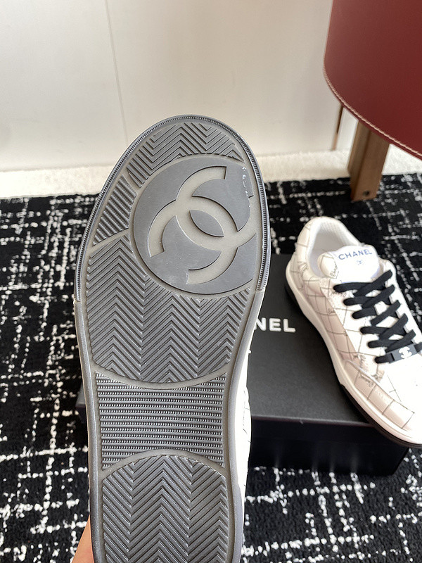 Ch**el sneaker