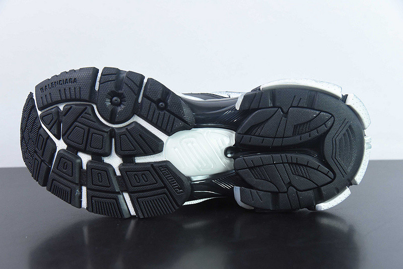 Ba*len*cia*ga runner sneaker