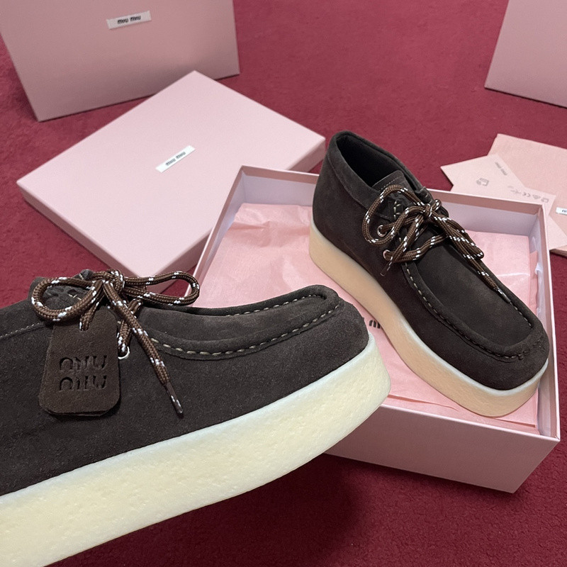 M1um1u sneaker