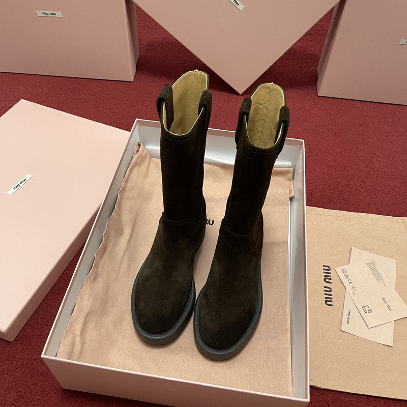 M1um1u sneaker