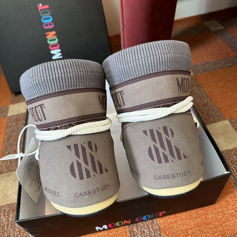 mOON bOOT