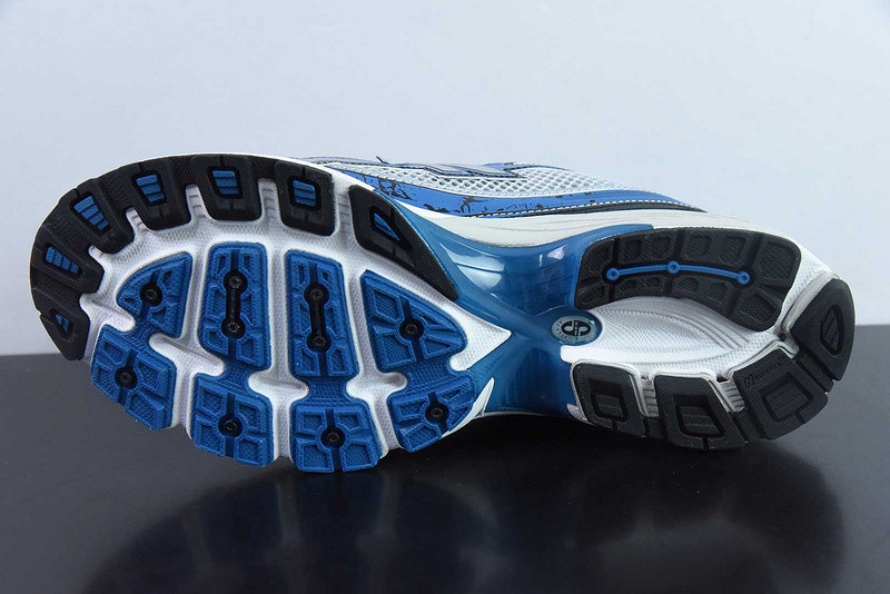 NEW BALANCE SNEAKER