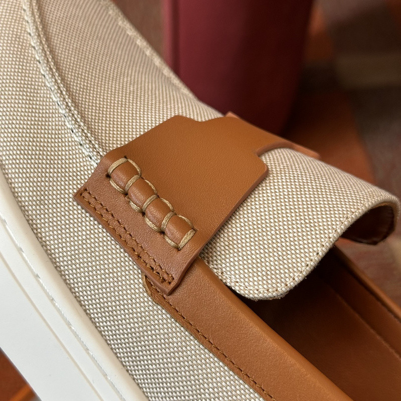 H**me5 sneaker