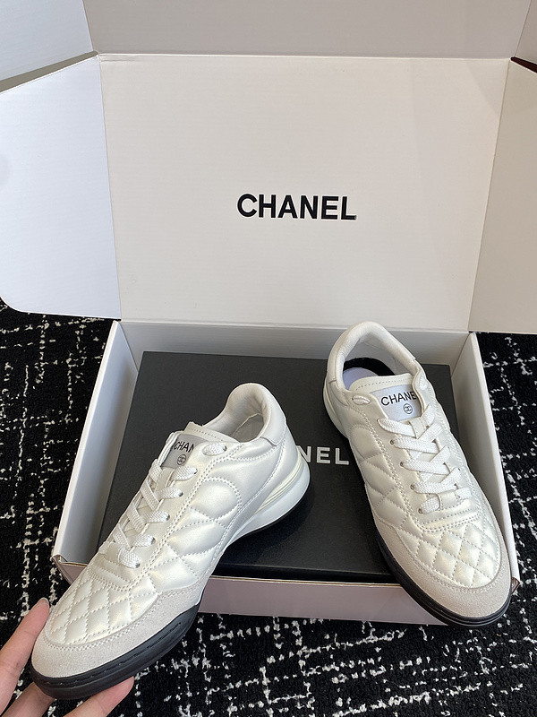 Ch**el sneaker