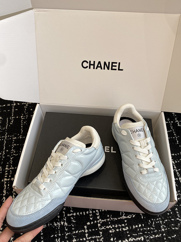 Ch**el sneaker
