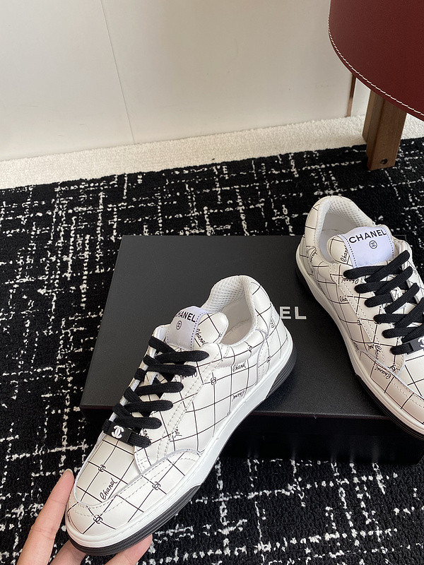 Ch**el sneaker