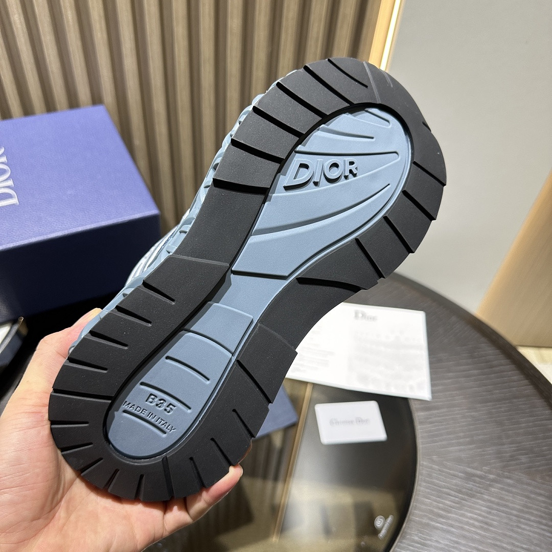 DIO* SNEAKER
