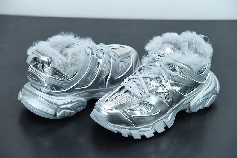 bc track sneaker