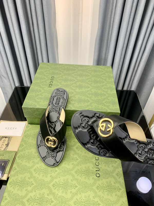 g*u*i sandals