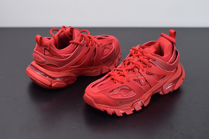 bc track sneaker