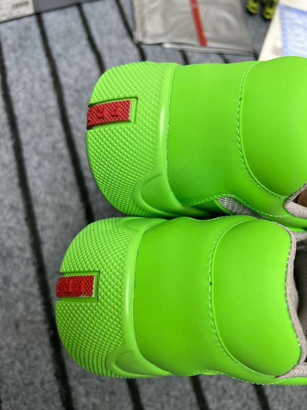 pr sneaker