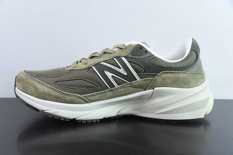 NEW BALANCE SNEAKER