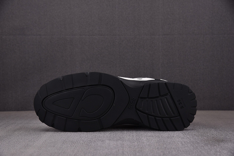 dio* sneaker