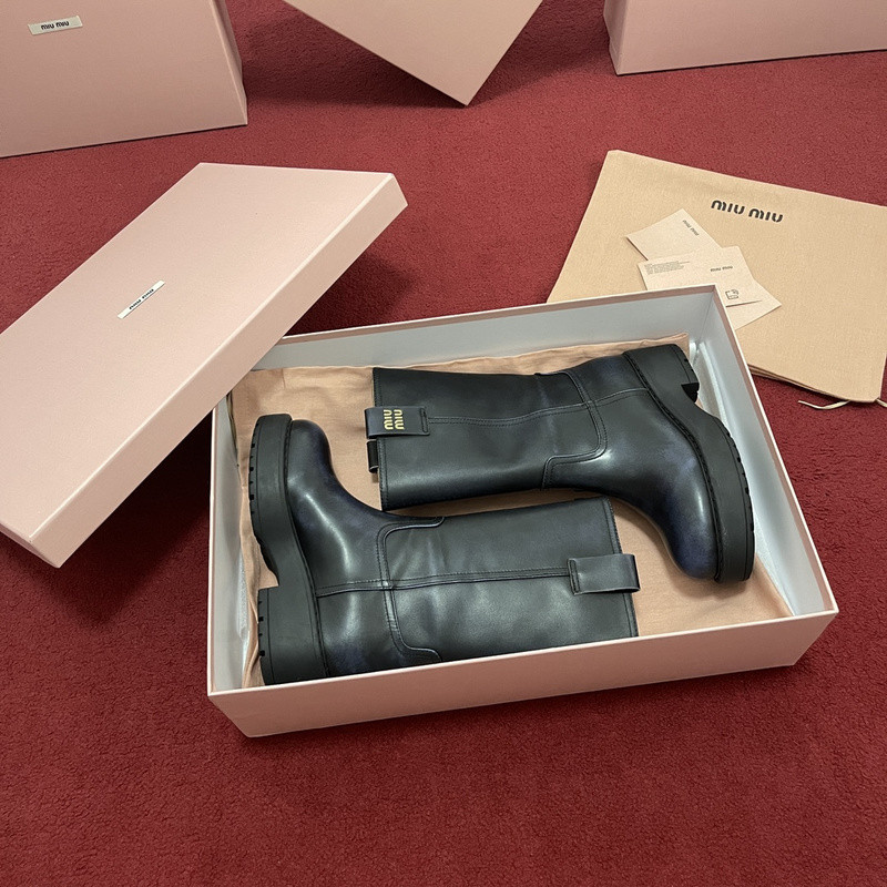 M1um1u sneaker