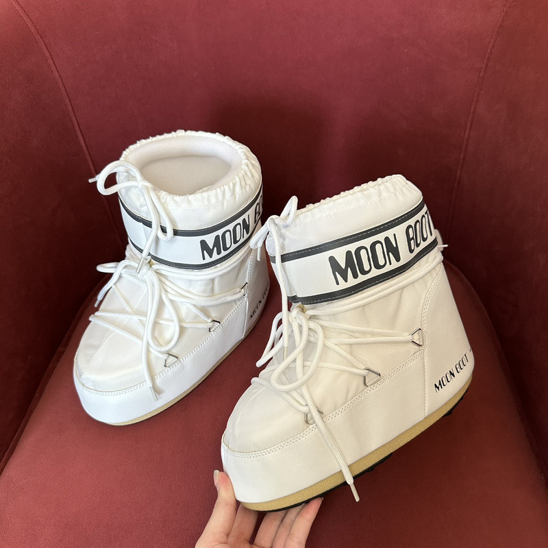 mOON bOOT