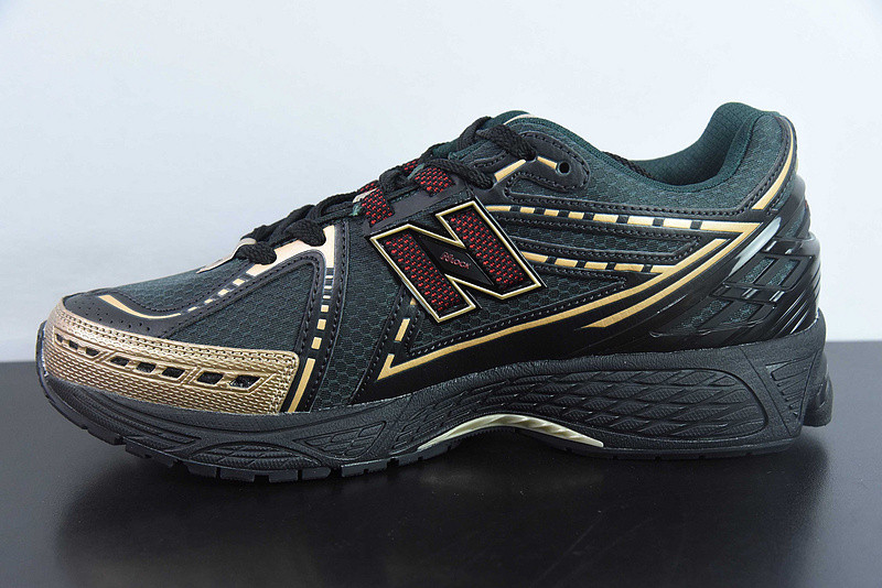 NEW BALANCE SNEAKER