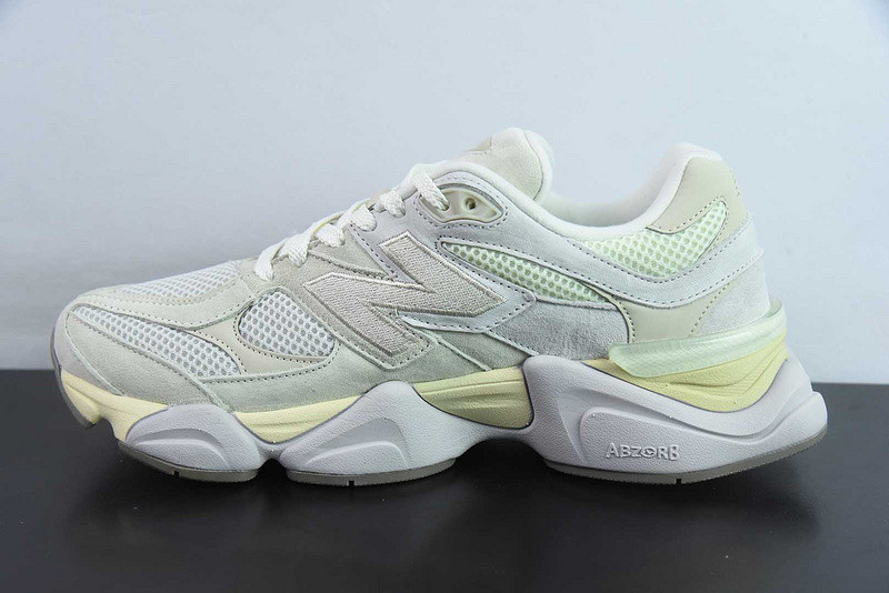 NEW BALANCE SNEAKER