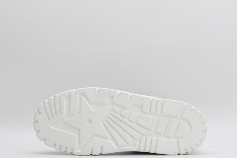 dio* sneaker
