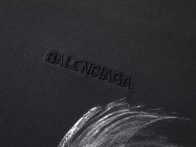 Ba1en*iaga clothes