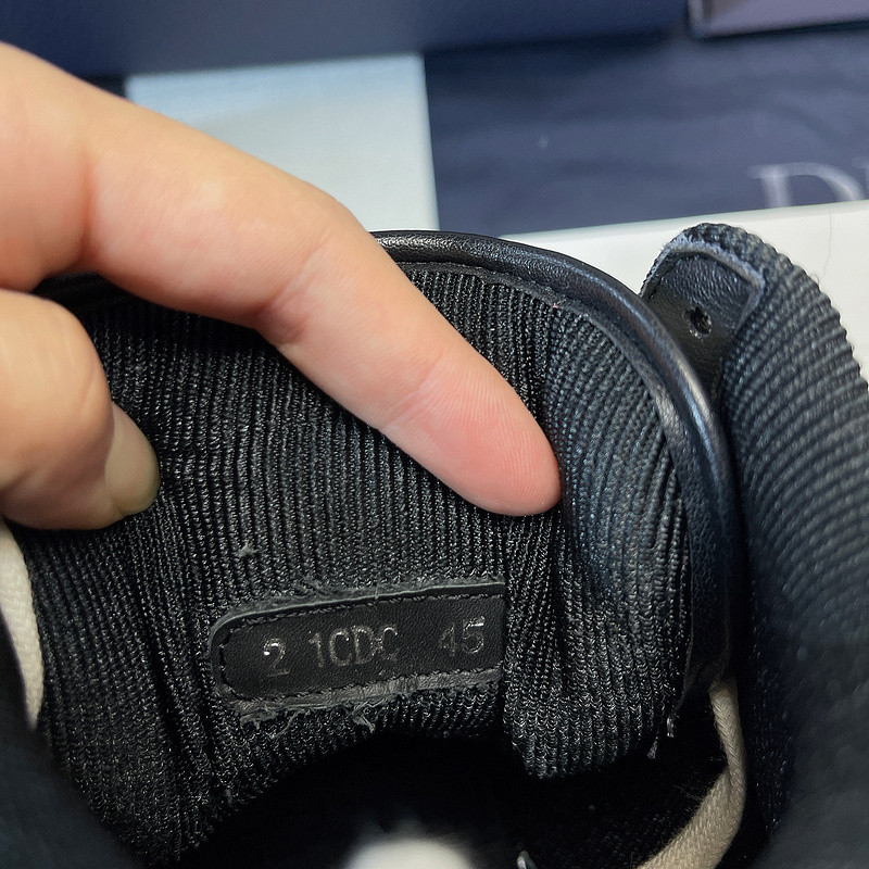 dio* sneaker
