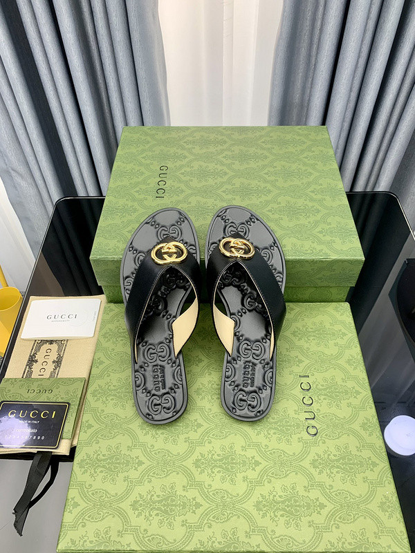 g*u*i sandals