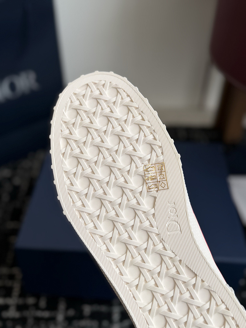 DIO* SNEAKER