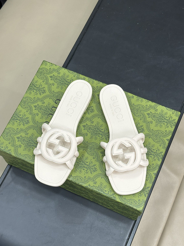 g*u*i sandals