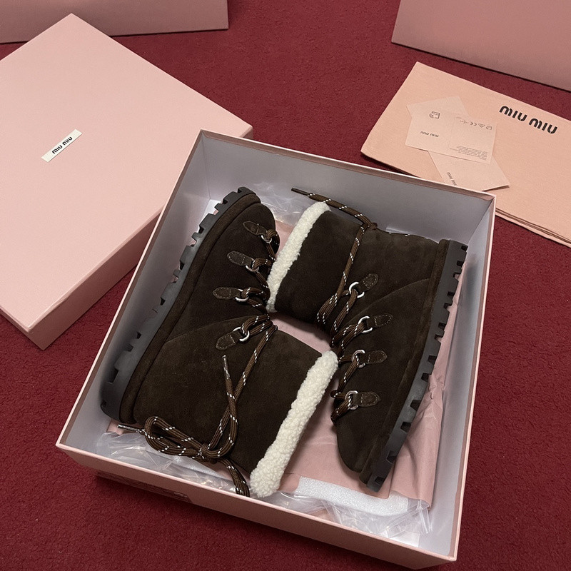 M1um1u sneaker