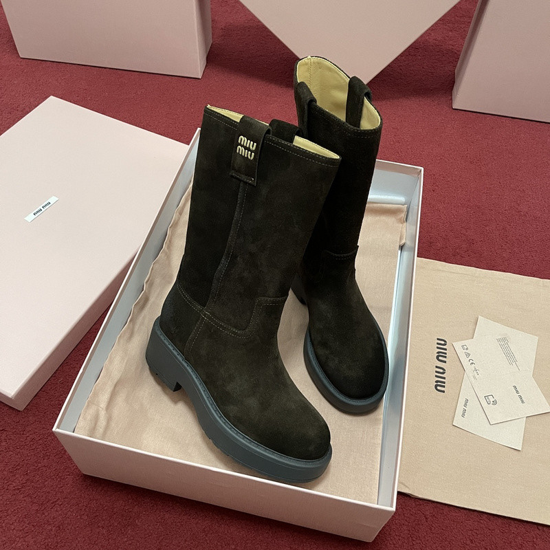M1um1u sneaker