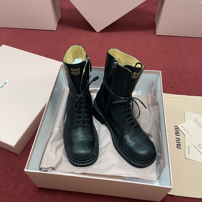 M1um1u sneaker