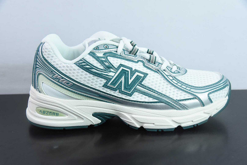 NEW BALANCE SNEAKER