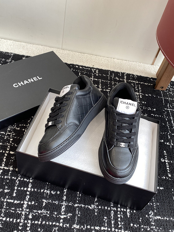 Ch**el sneaker