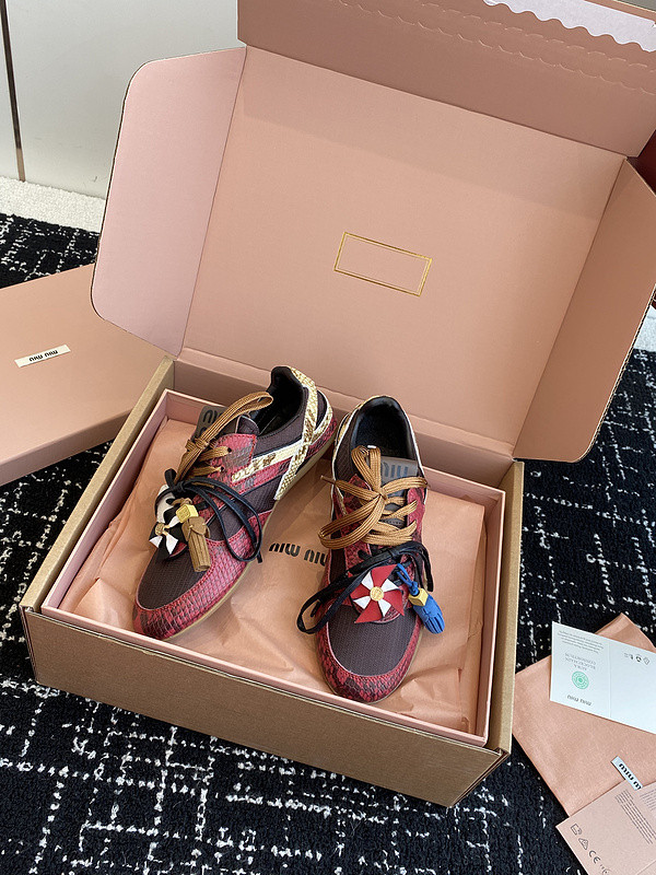 M1um1u sneaker