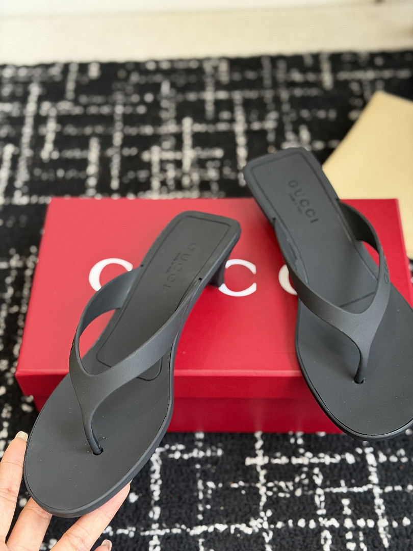Gvc*1 SANDALS